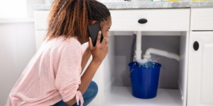 6 Signs of Leaking Pipes